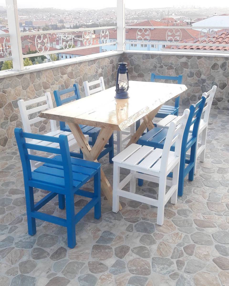 Cıvıl cıvıl renkler, romantik desenler. Özlem hanımın yeni evinden..