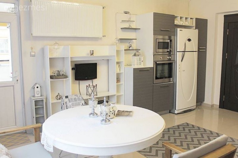 Ev Gezmesi: Sina Hanım'ın Göz Alıcı  Modern Mutfağı