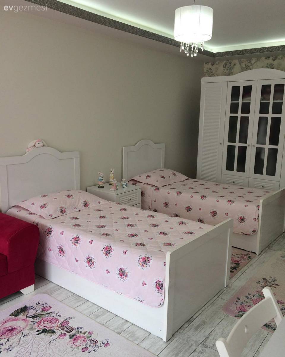 Cıvıl cıvıl renkler, romantik desenler. Özlem hanımın yeni evinden..