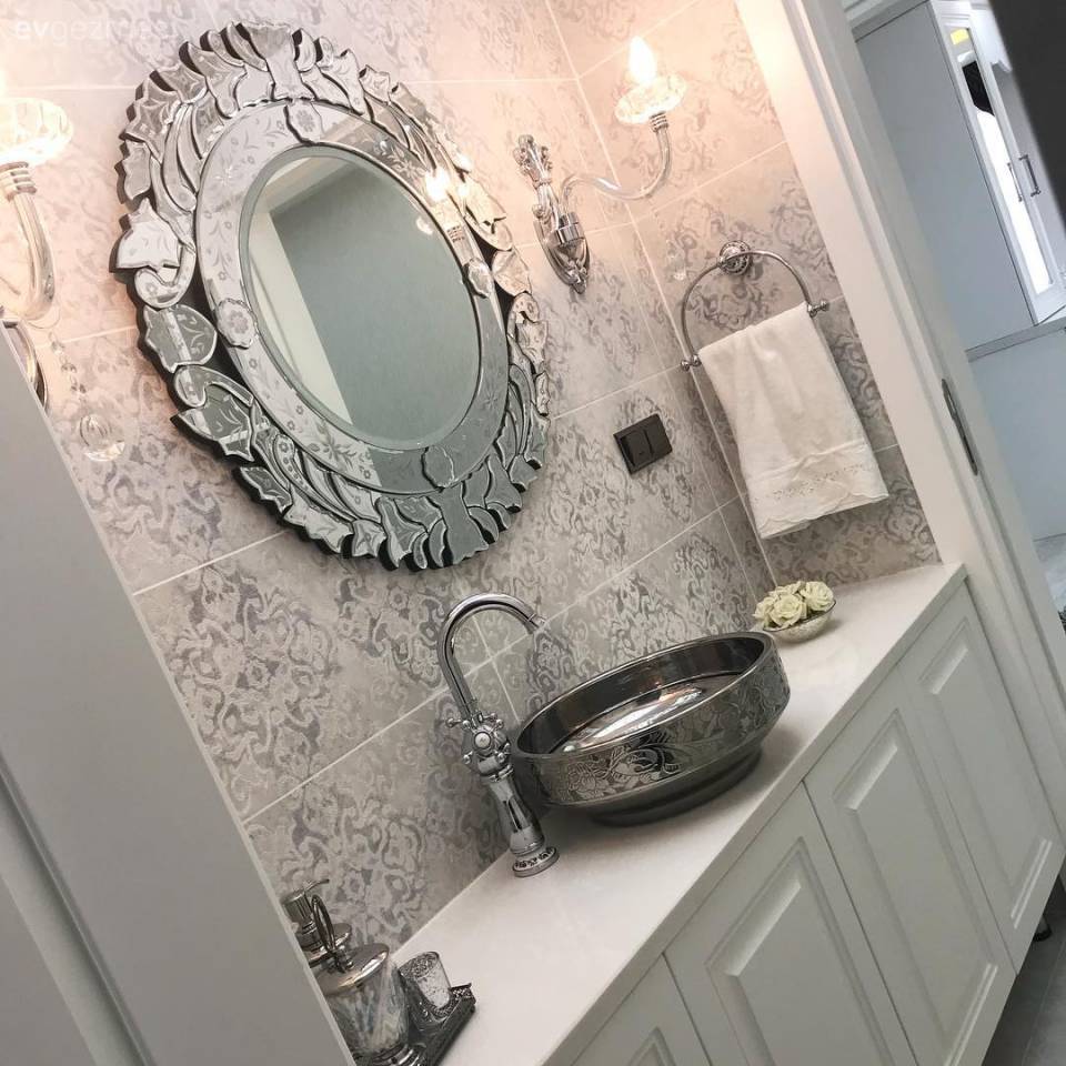 Klasik ve modernin harmanı stile ayna detaylar ile göz alıcı bir ev!