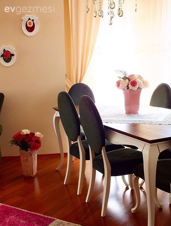 Betül hanımın göz alıcı renklerle sıcak ve uyumlu evi..