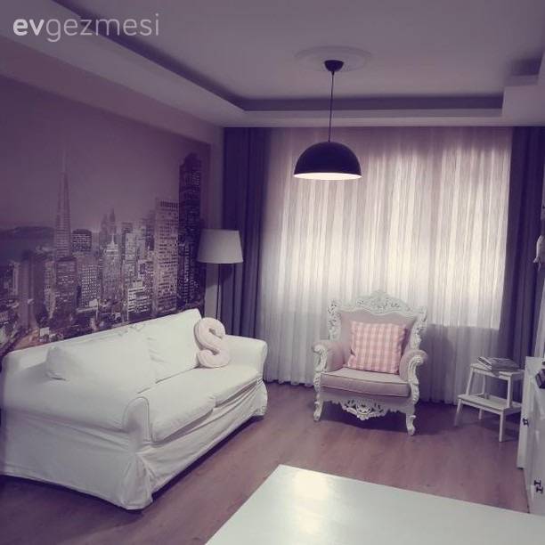 Yenilenen nostaljik koltuk ile özgün bir dekor. Gözde hanımın salonu..