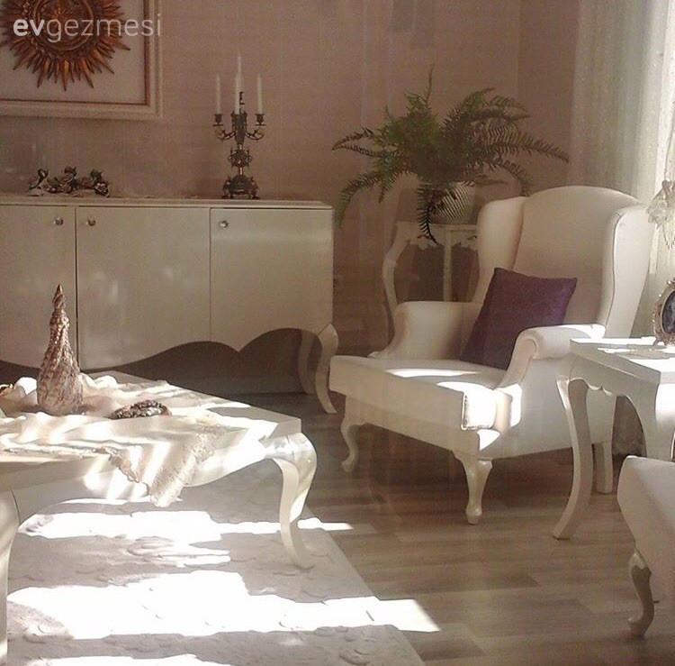 Pastel tonlar, klasik stile eşlik eden şık detaylar. Müveddet hanımın harika dekorasyonu..