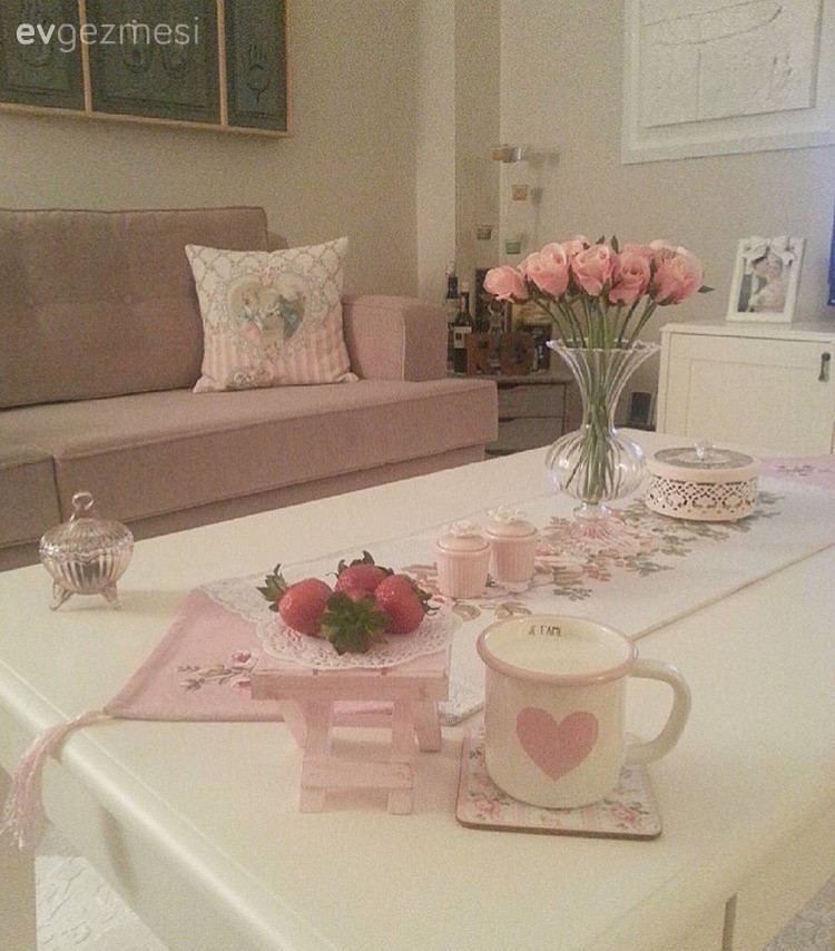 Pastellerin hakimiyetinde: Melek hanımın tatlı evi..