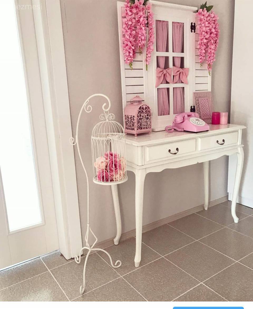 Pastellerin hakimiyetinde feminen ve şık bir dekor.. Pınar hanımın çiçekler açan evi.