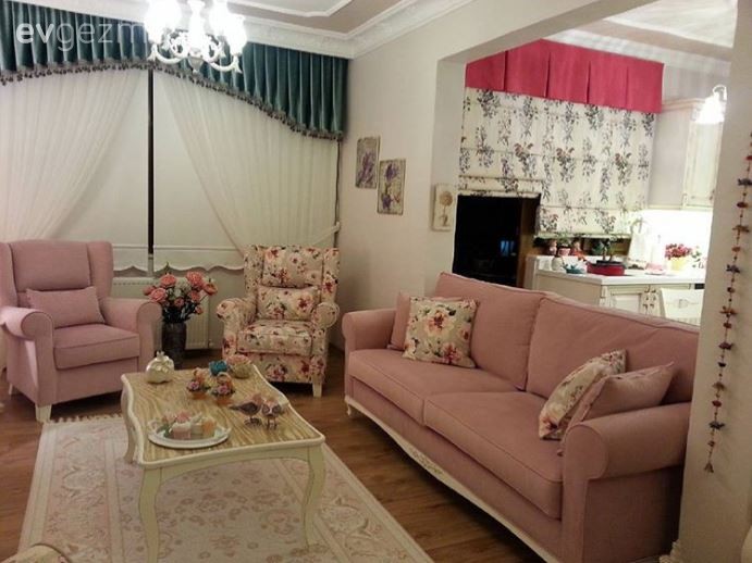 Pınar hanımın eskitme vurgusu ile nostaljik esintili evi..