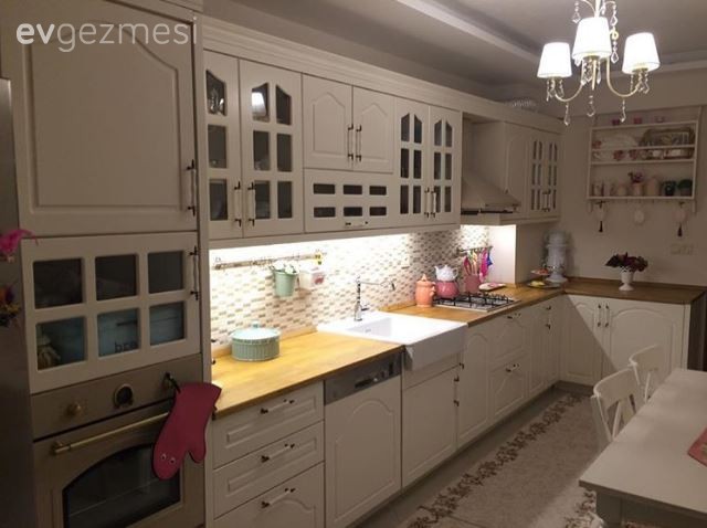 Yumuşak renk geçişleri zarif ve şık bir ev.