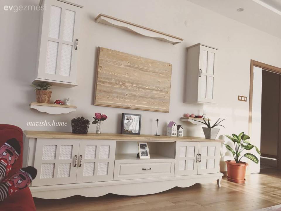 Sıcak renkler, country mobilyalar ve loş ışıklar. Keyifli ve zarif bir ev..