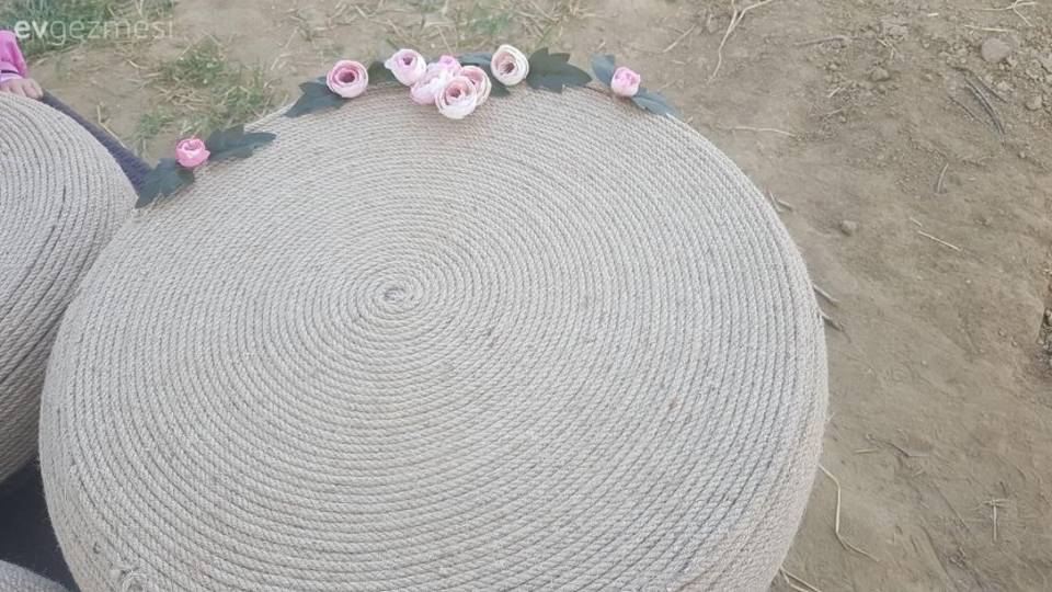 Yapımından, iç mekan tasarımına her parça özenle seçilmiş. Çoban ailesinin evi..