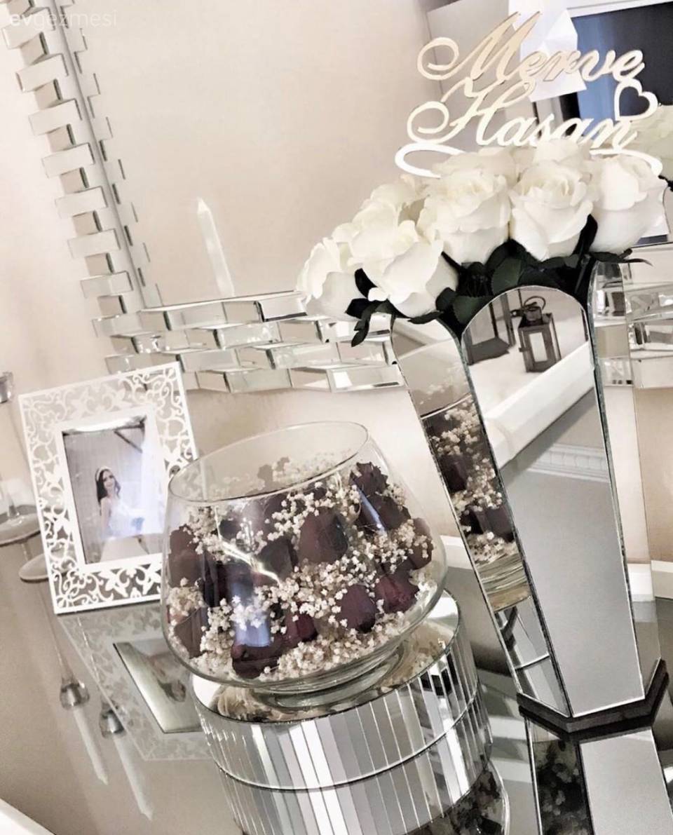 Klasiğe Modern Bir Yüz Kazandıran Bu Salonda Beyaz Aşkı Ön Planda