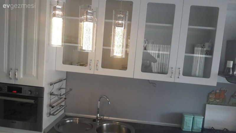 Sevda hanımın vintage stilde, sade ve zarif mutfağı..