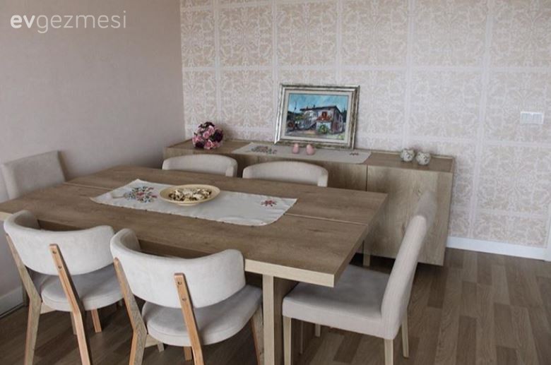 Çiğdem hanımın toprak tonlarla huzur dolu bir görünüm yakaladığı evi..