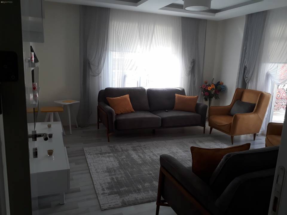 Bu evin iki yaşam alanının birinde klasik, diğerinde modern stil hakim..