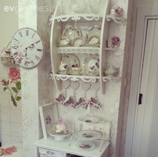 Heykelimsi mobilyalarla Nesrin hanımın antik stil evi..