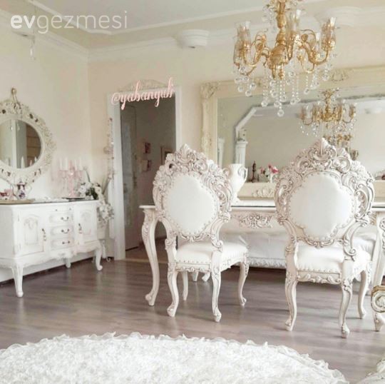 Heykelimsi mobilyalarla Nesrin hanımın antik stil evi..