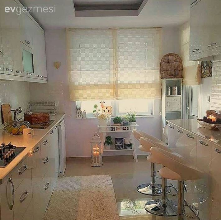 Filiz hanımın yenilenerek kullanışlı ve modern hale gelen mutfağı..