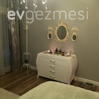 Fatma Hanım'ın özenli ve sıcak evinde ev gezmesindeyiz.