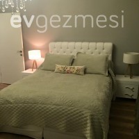 Fatma Hanım'ın özenli ve sıcak evinde ev gezmesindeyiz.
