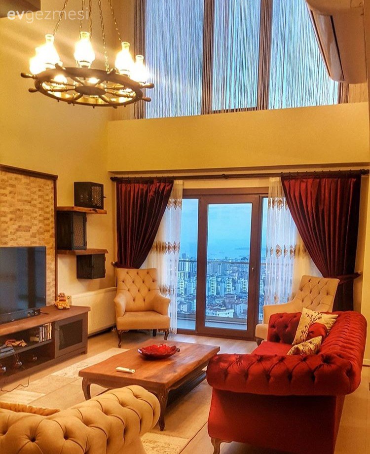 Yüksek tavanlarıyla stil sahibi ve şık: Gamze hanım ve Özkan beyin evi