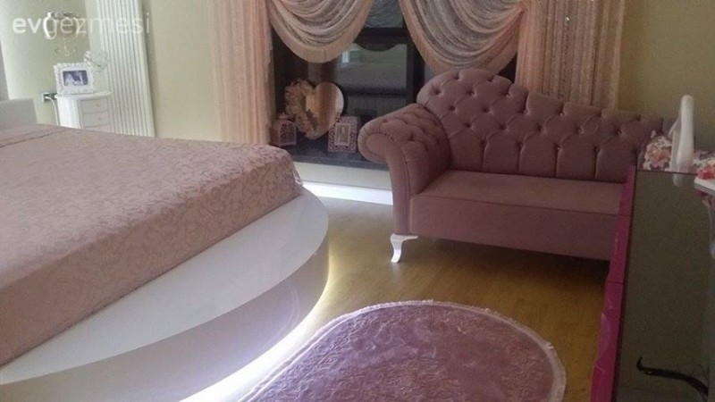 Burcu hanımın klasik ve modernin harmanı evinden yeni kareler..