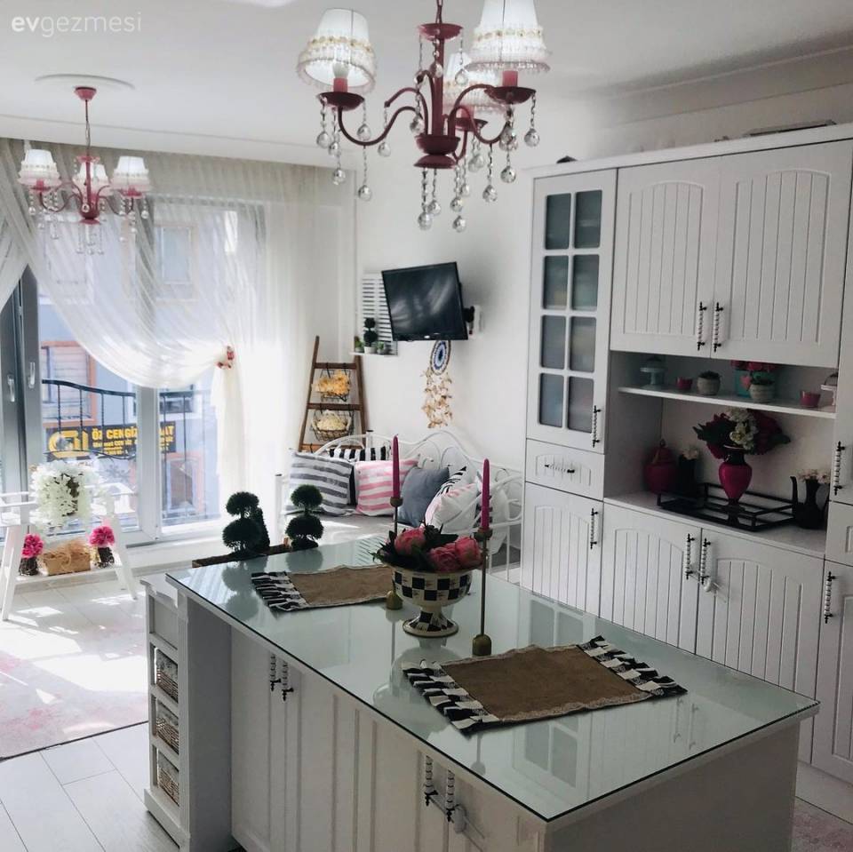 Bu Kütahya Mutfağında Beyazın Zarafeti Tüm Köşelere Yansımış