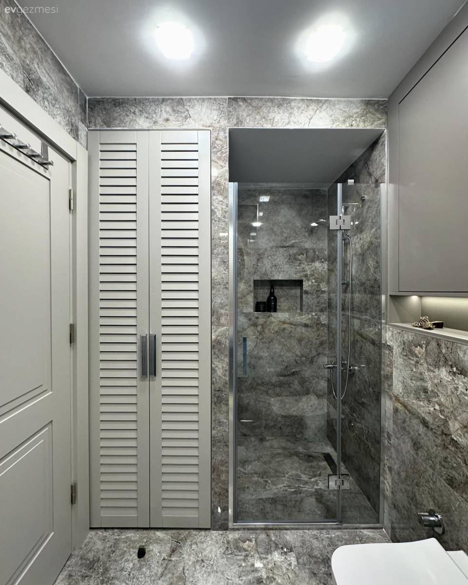 İşlevsel ve Göz Alıcı: Modern Bir Banyo!