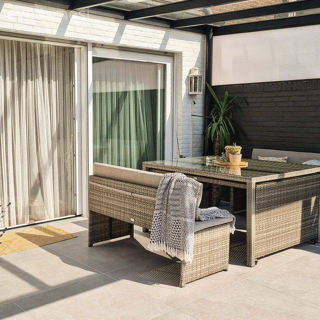 Salonun Ortasındaki Kolon Aynı Zamanda Bir Vitrin: Ayşe Hanım'ın Evi