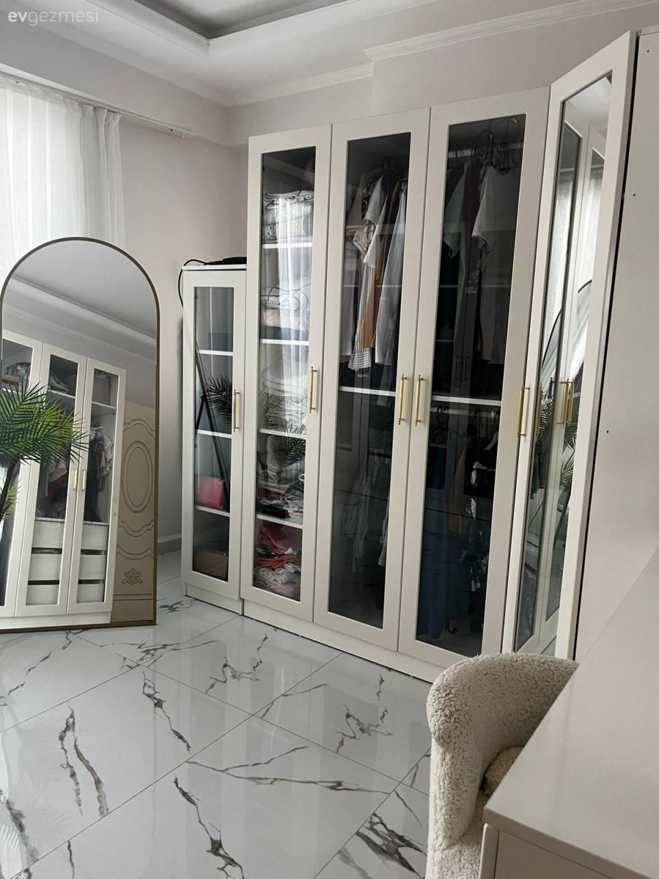 Bu Hatay Evinde Altın Yansımalar Her Detayda Yerini Almış