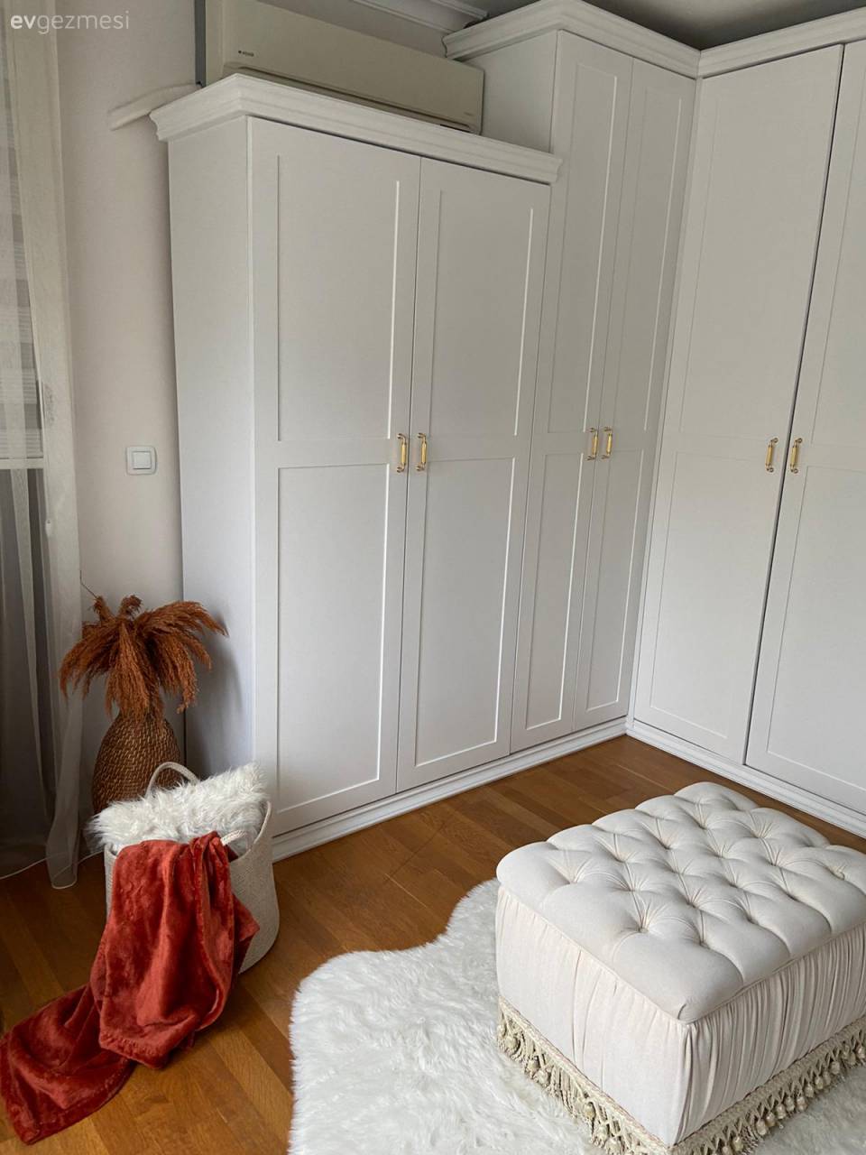 Size İlham Verecek 40+ Giyinme Odası Fikri ve Modeli