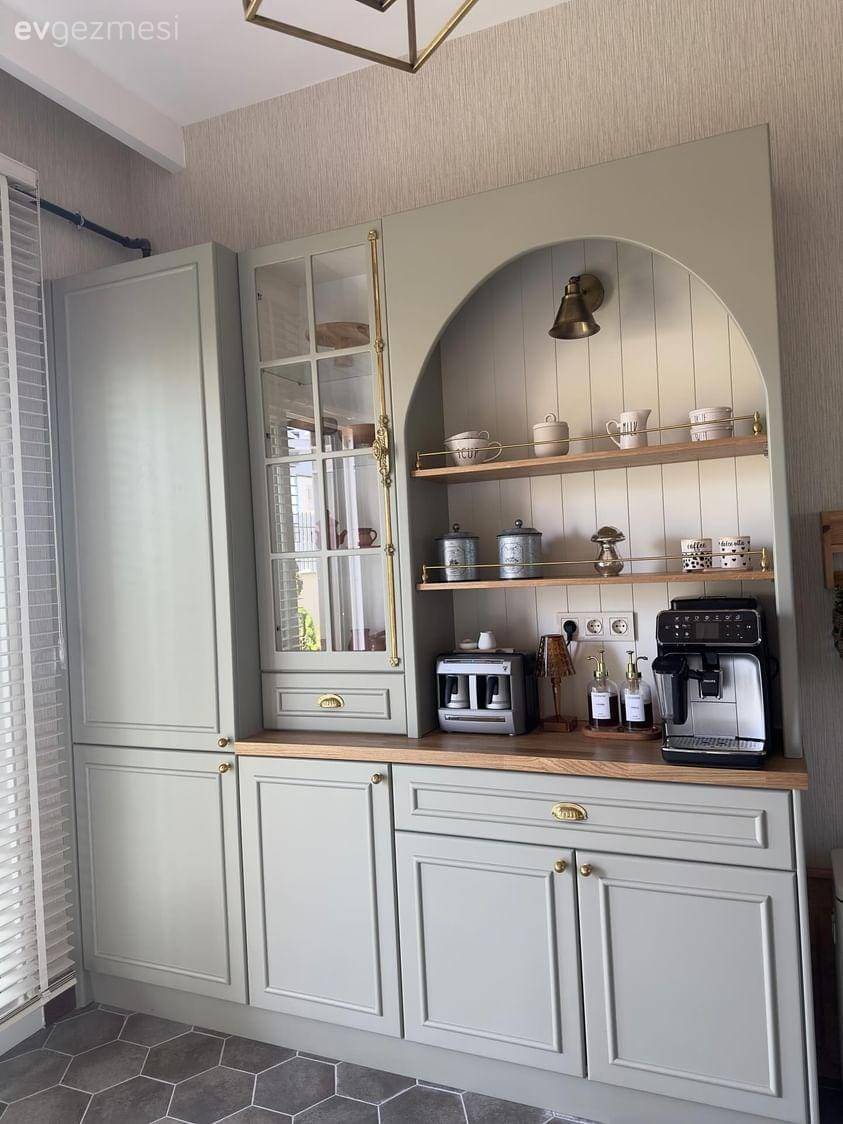 Seramiklerinden Kahve Köşesine Birçok Noktada Sürprizleri Olan Bir Mutfak!