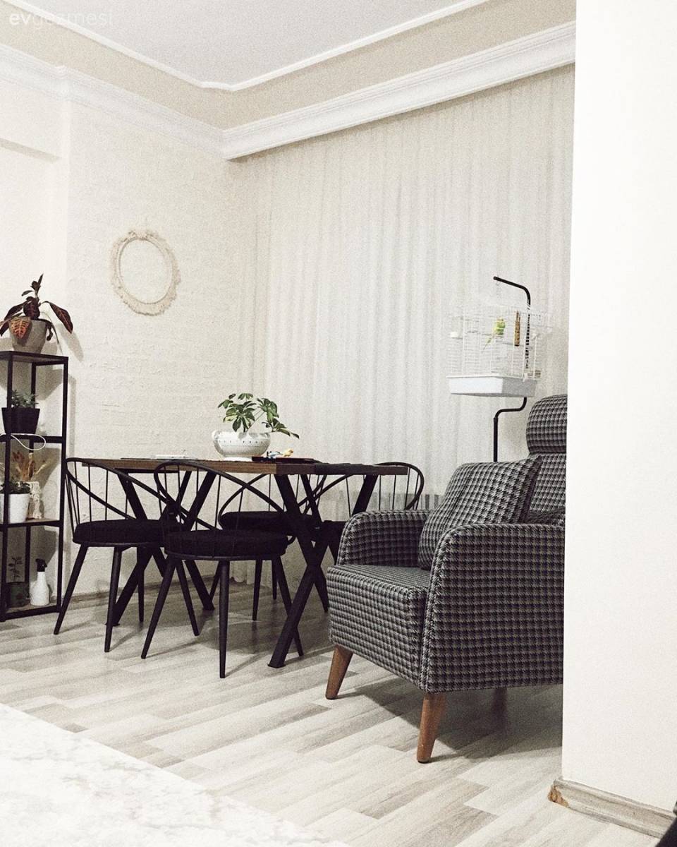 İki Katlı Bu Evin Bir Tarafı Rustik Diğer Tarafı Modern!