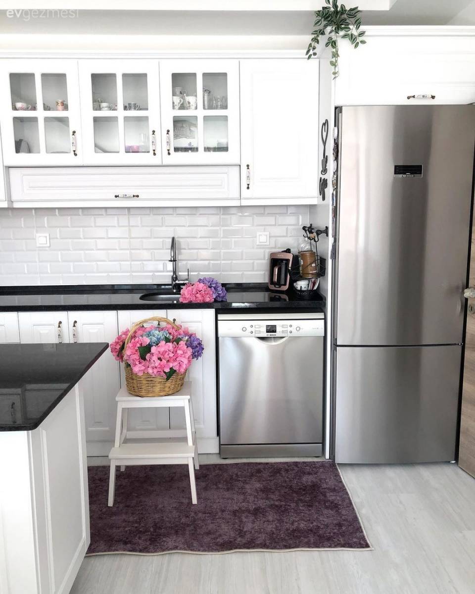 Bu Çanakkale Evinde Mor Renk Olmadan Bir Şeyler Eksik Kalıyor!