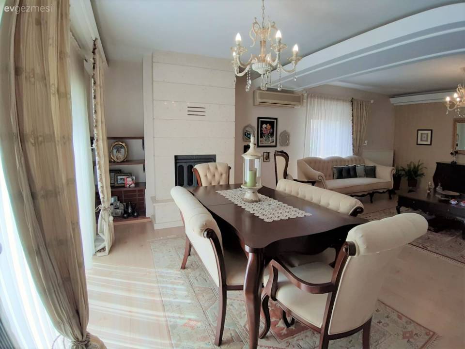 Bu Aydın Evi Modern Stile Uzak, Yaşanmışlıklara Yakın!
