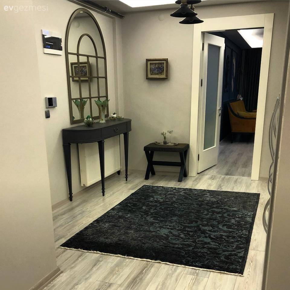 Bu Evin Her Odasında En Az Bir Tane Baskın Renk Var!