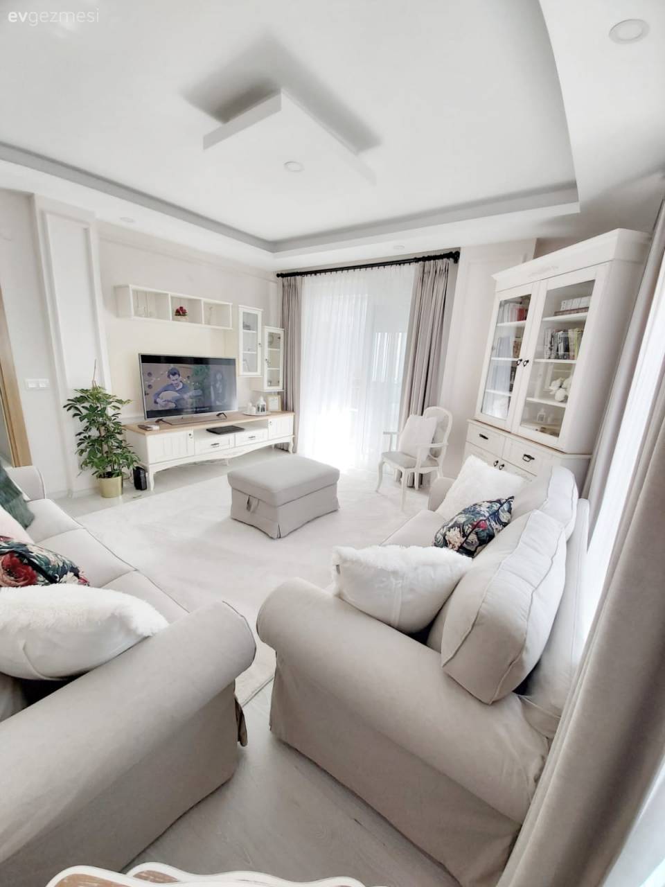 Ev Gezmesi: Ferahlık ve Huzur Saçan Bir Antalya Evi