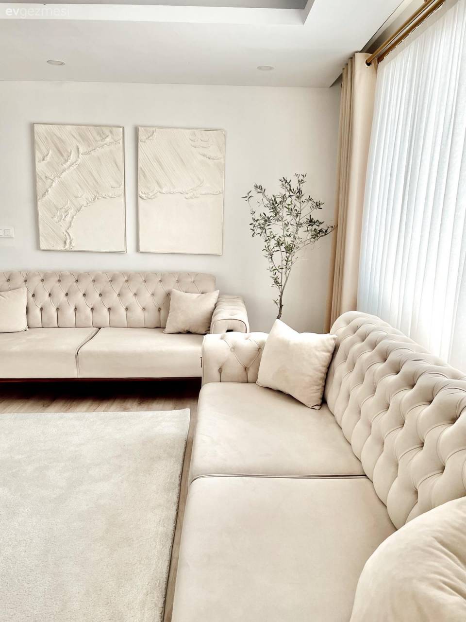 Modern Ruhlu Bu Evde Açık Renkler Birbirinden Kopmamış