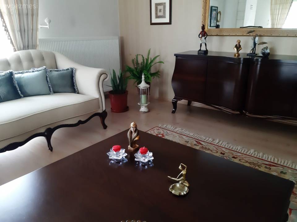 Bu Aydın Evi Modern Stile Uzak, Yaşanmışlıklara Yakın!