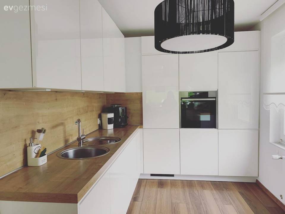 Ev Gezmesi: Işıltıya Yer Vermeden Dikkat Çeken Bir Dekor