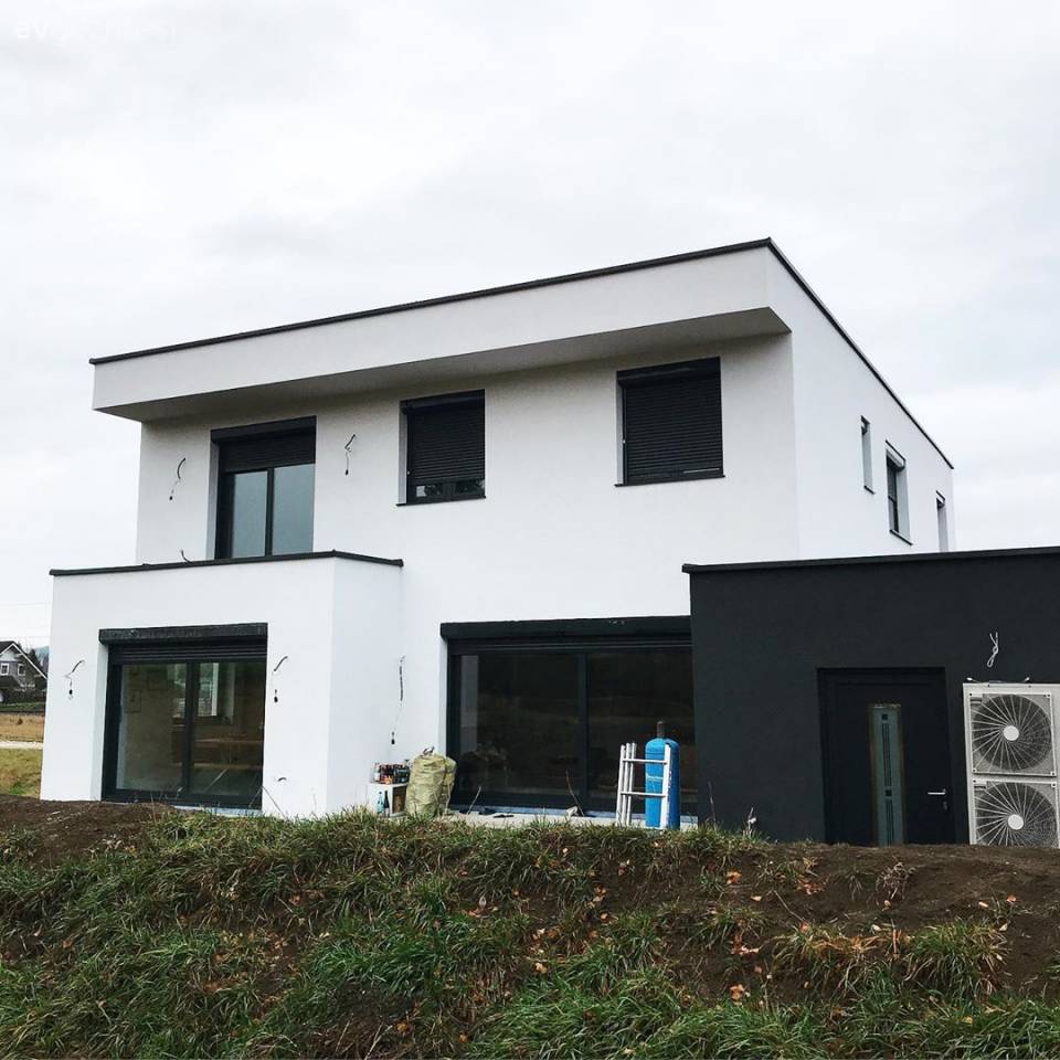 Renkleri Ciddi, Materyalleri Samimi: Endüstriyel Bir Dekor