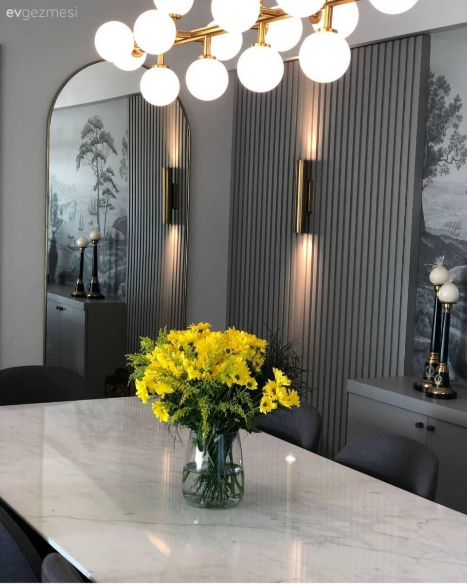 Bu İstanbul Evinde Aynalar ve Aydınlatmalar Ayrı Bir Önem Taşımış