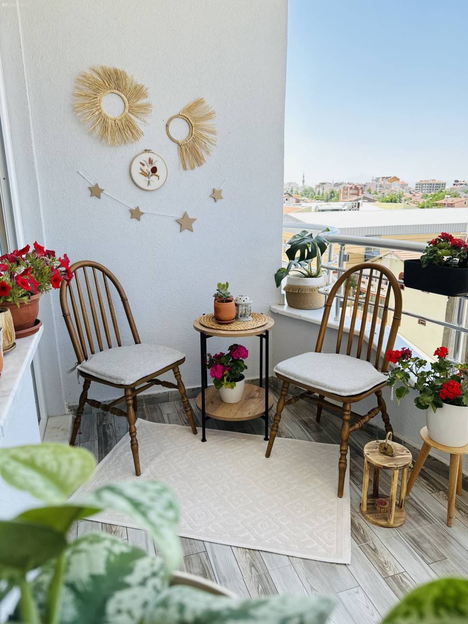 Bu Konya Evinde Balkondan Salona Her Yer Pek Neşeli!