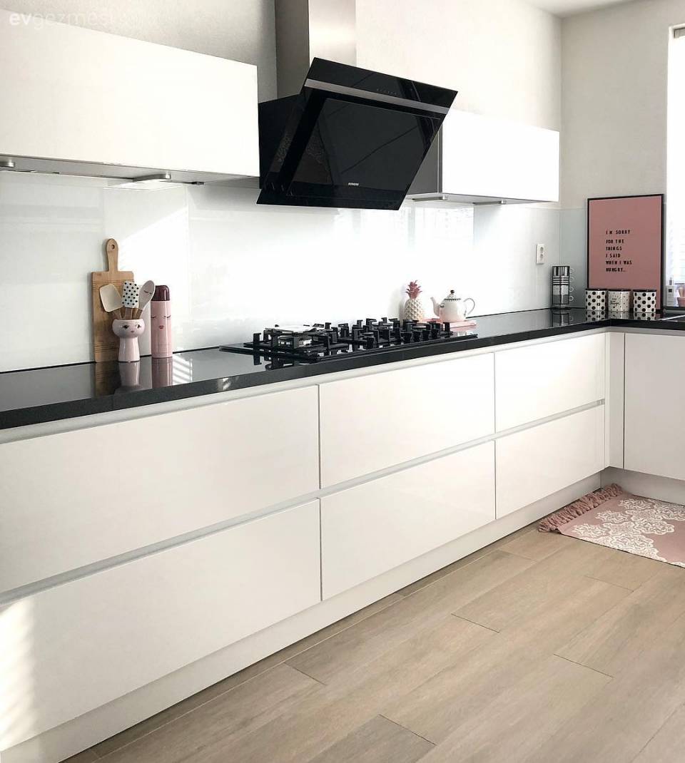 Modern Ruhunu Şık Aksesuarlarla Taçlandıran Bir Mutfak