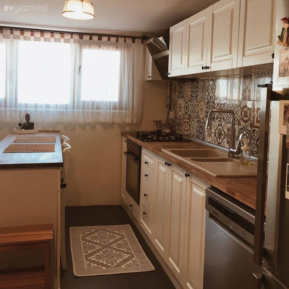 Ev Gezmesi: Keyifli Dekoruyla İstanbul'dan Bir Çatı Katı