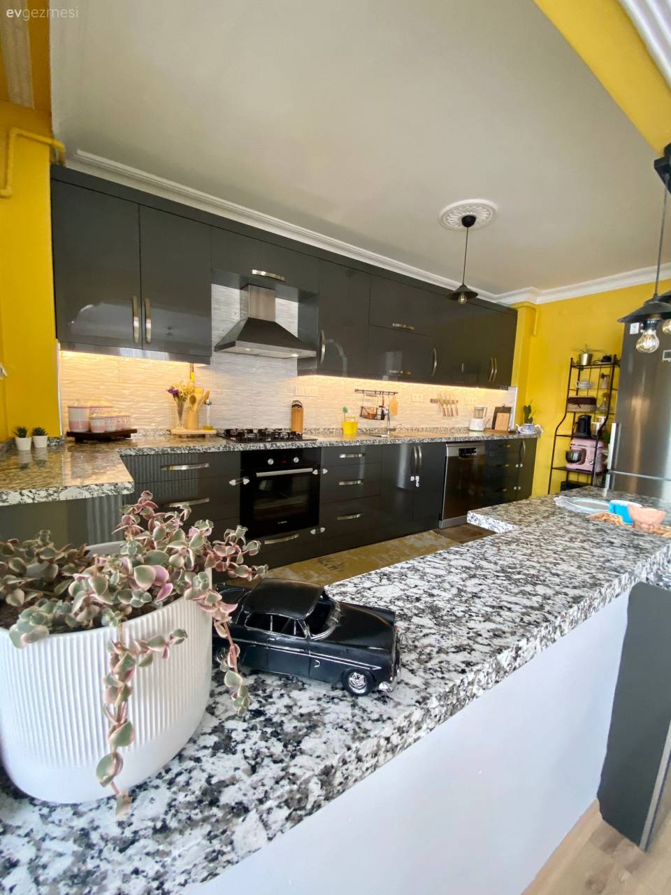 Modern Stile Rustik Detayları Katan Bu İzmir Evi Alabildiğine Doğal