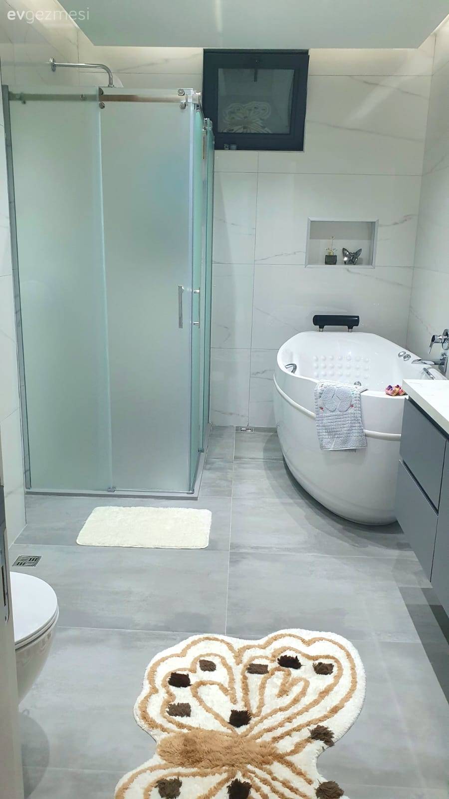 Bu Antalya Evinde Modern Stil Canlı Vurgularla Albeni Kazanmış