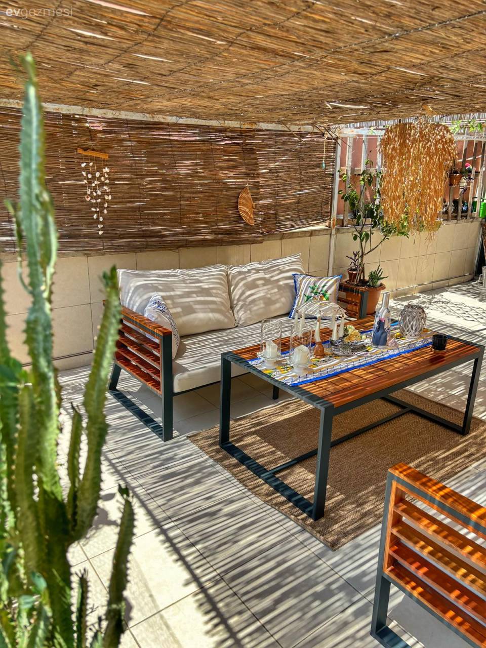 Apartmana Bağlı Bu Antalya Terasında Bali Esintileri Hakim