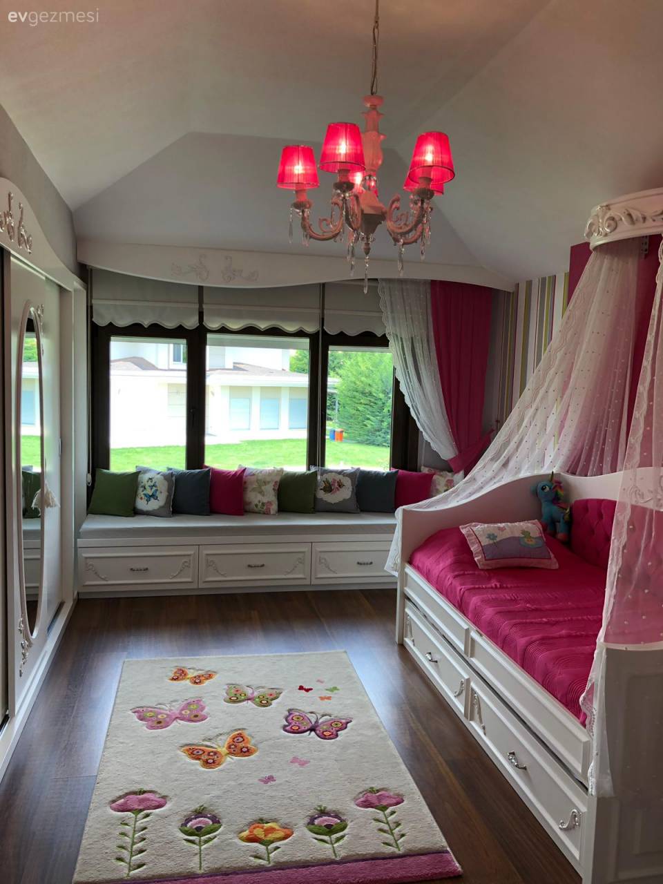 Klasik Şıklığın Asil Tasarımlarla Buluştuğu Dubleks Bir Daire-II