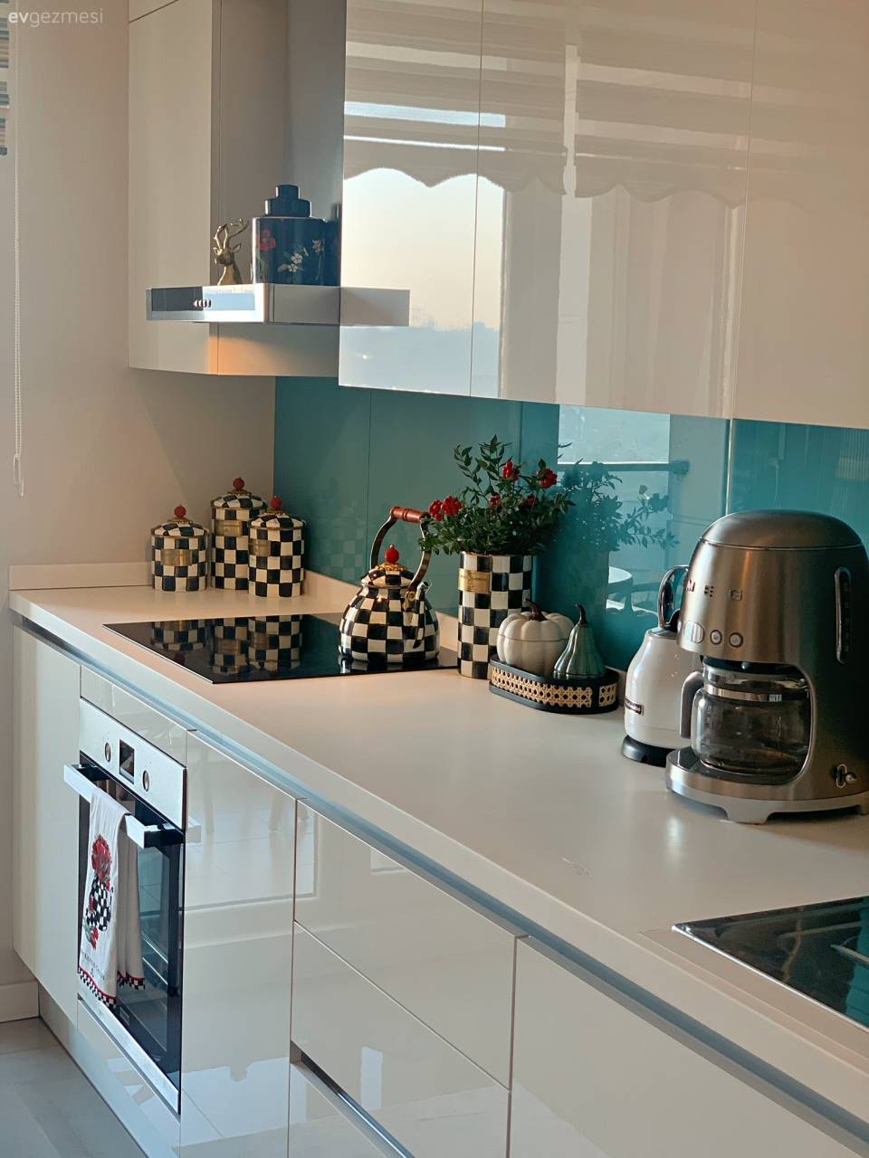 Beyaz ve Mint Yeşilini Buluşturan Bu Mutfak Çok  Zarif