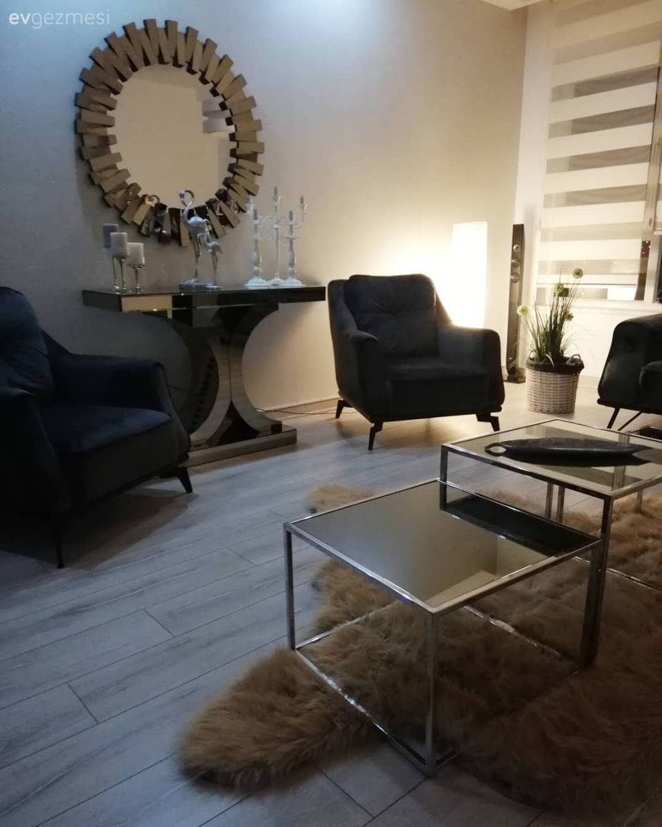 Kırmızıyla Canlanan Bu Evde Hem Işıltı Hem De Dinginlik Bir Arada!