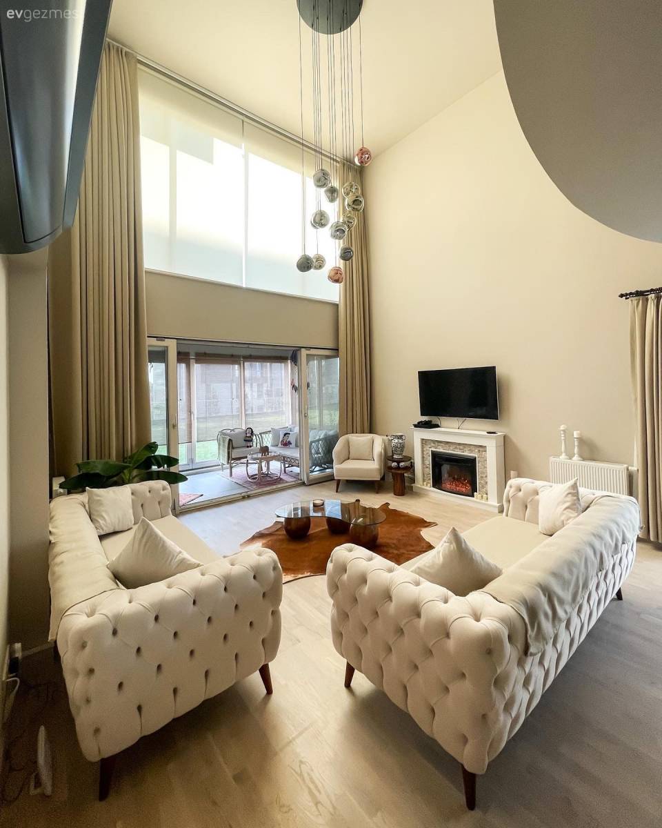 Bu İstanbul Evinde Tavanlar Kadar Enerji Seviyesi  De Çok Yüksek